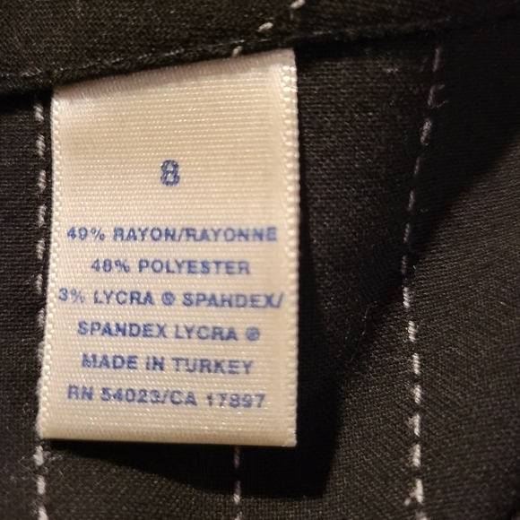 Old Navy Stretch Skirt Pin Striped Front zippered and slit Size 8 - Picture 4 of 12